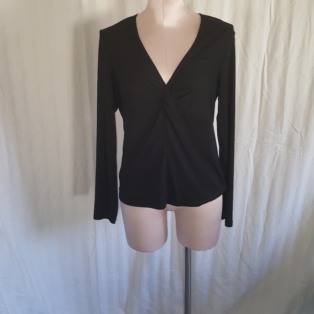 ⚠️Alison Taylor Black Top with knot